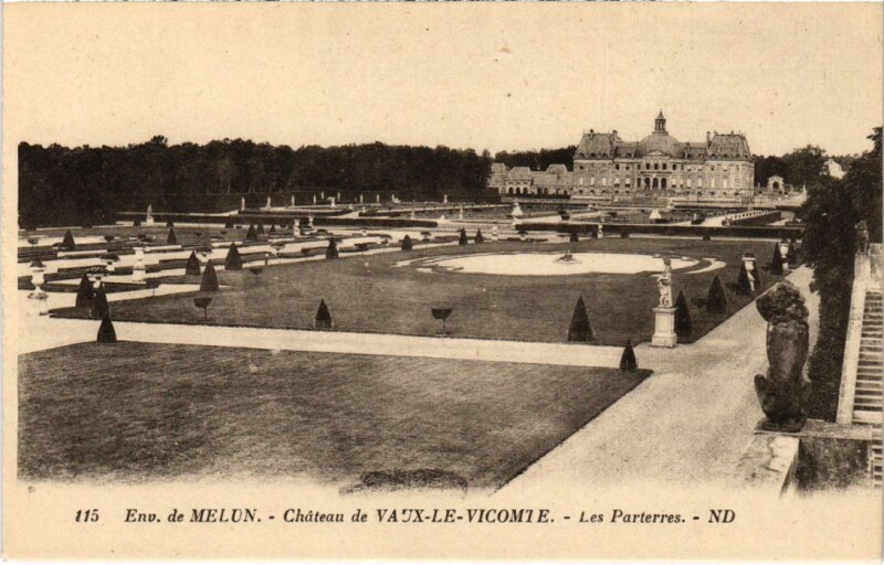 Carte postale ancienne Environs de Melun Chateau de Vaux-le-Vicomte - Les Parterres à Melun