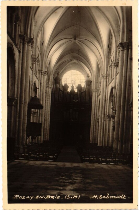Carte postale ancienne Rozay-en-Brie Interieur de l'Eglise à Rozay-en-Brie