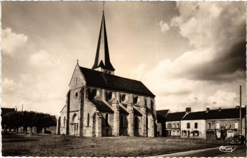 Carte postale ancienne Villeneuve-le-Comte L'Eglise à Villeneuve-le-Comte