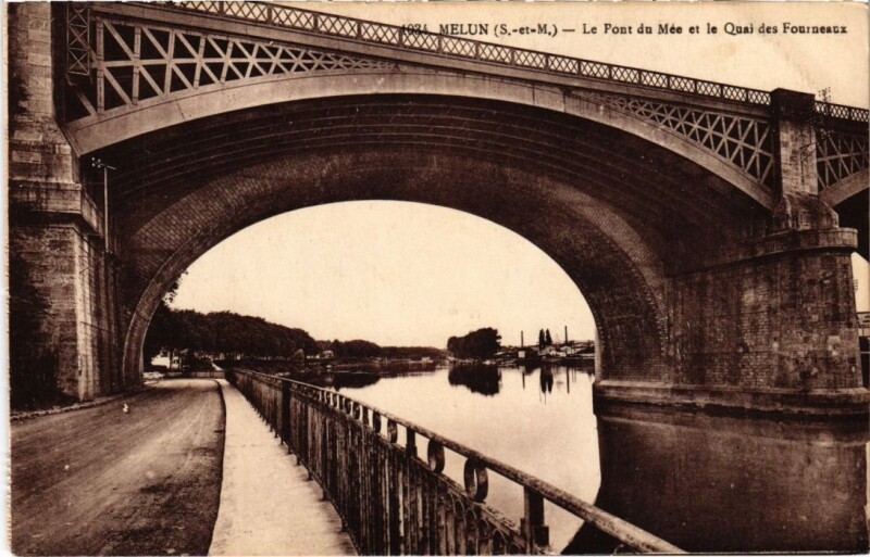 Carte postale ancienne Melun Le Pont du Mee et le Quai des Fourneaux à Melun