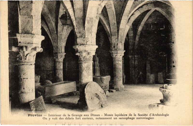 Carte postale ancienne Provins Interieur de la Grange aux Dames - Musee Lapidaire à Provins