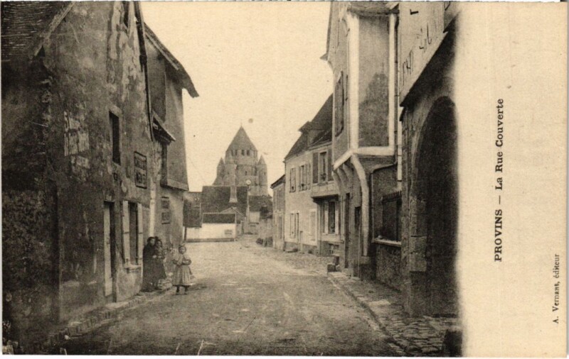 Carte postale ancienne Provins La Rue Couverte à Provins