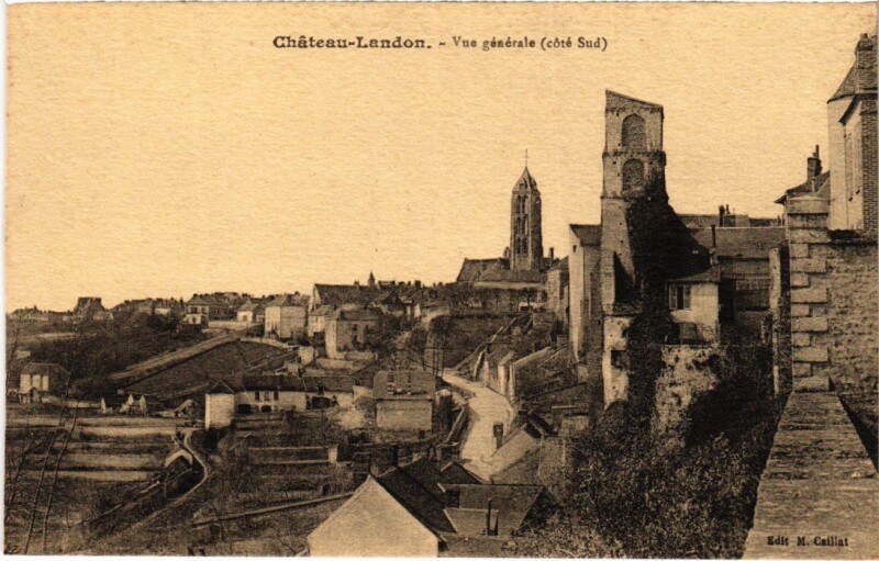 Carte postale ancienne Chateau-Landon Vue Generale - Cote Sud