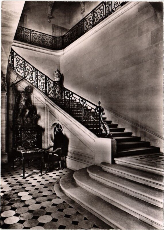 Carte postale ancienne Le Château (XVIIIe siècle) - Le Grand Escalier à Champs-sur-Marne