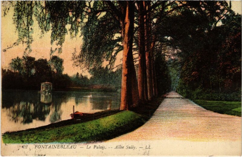 Carte postale ancienne Fontainebleau Le Palais Allee Sully à Fontainebleau