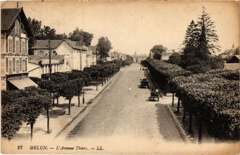 Carte postale ancienne Melun Avenue Thiers à Melun