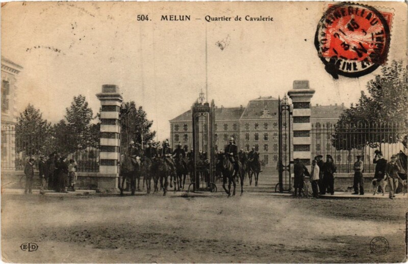 Carte postale ancienne Melun Quartier de Cavalerie à Melun
