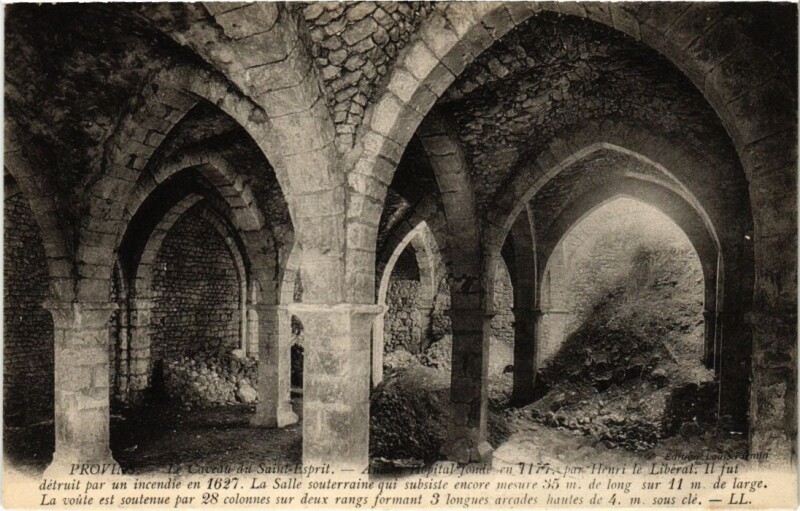 Carte postale ancienne Provins La Caveau du Saint-Esprit à Provins