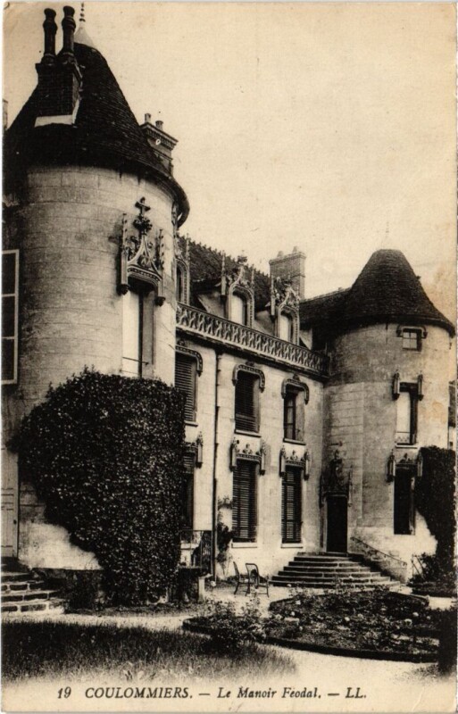 Carte postale ancienne Coulommiers Le Manoir feodal à Coulommiers