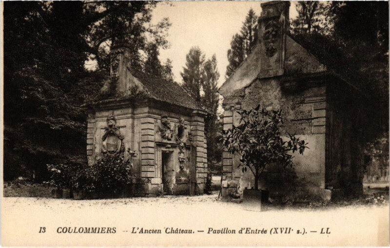 Carte postale ancienne Coulommiers Ancien Chateau Paavillon d'entree à Coulommiers