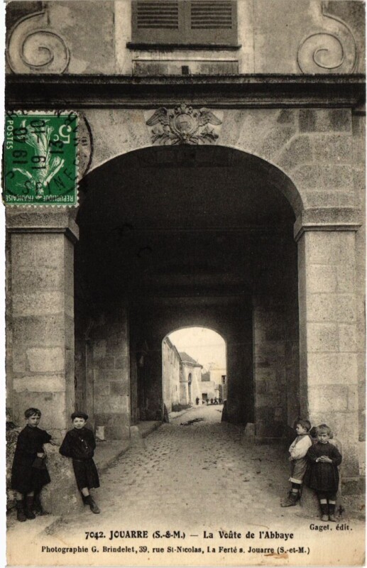 Carte postale ancienne Jouarre La Voute de l'Abbaye à Jouarre