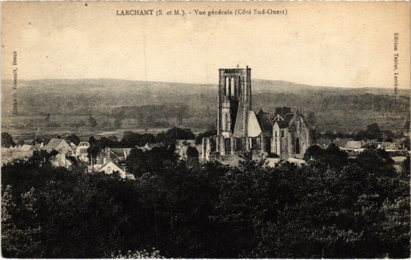Carte postale ancienne Larchant vue generale à Larchant