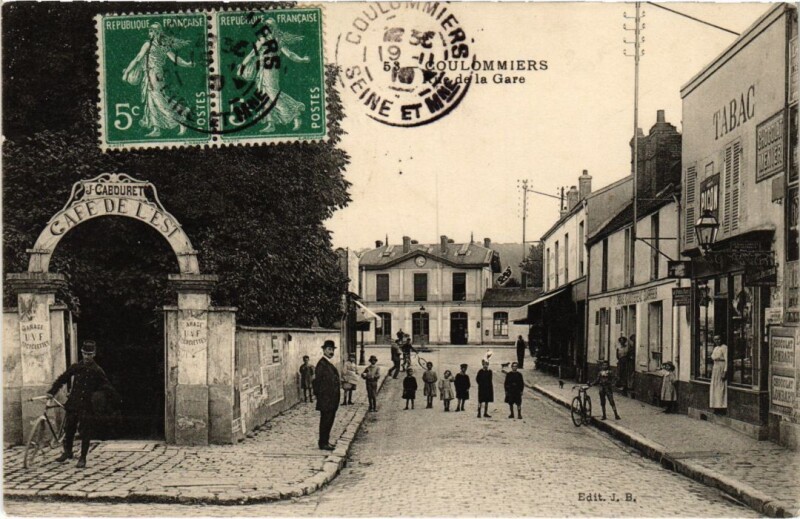 Carte postale ancienne Coulommiers Rue de la Gare à Coulommiers