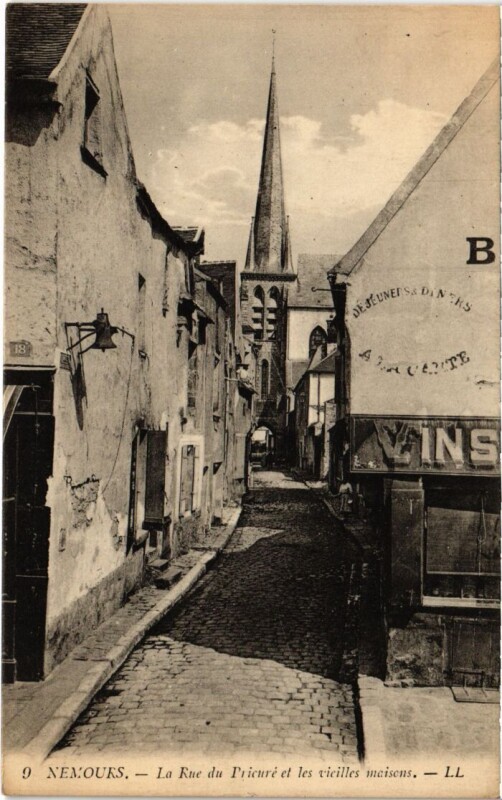 Carte postale ancienne Nemours Rue du Prieure à Nemours