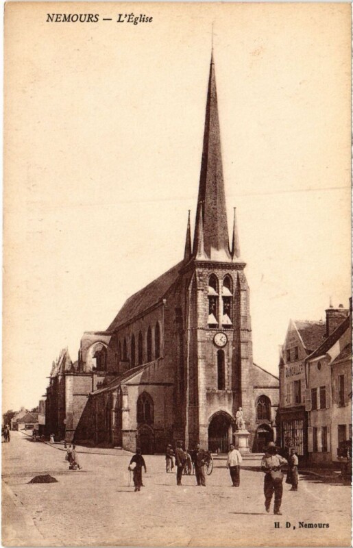 Carte postale ancienne Nemours Eglise à Nemours