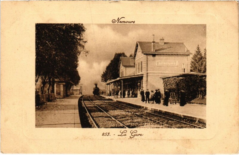 Carte postale ancienne Nemours La Gare à Nemours