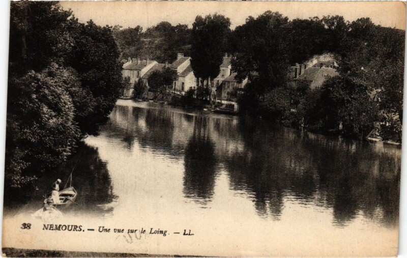 Carte postale ancienne Nemours une vue sur le Loing à Nemours