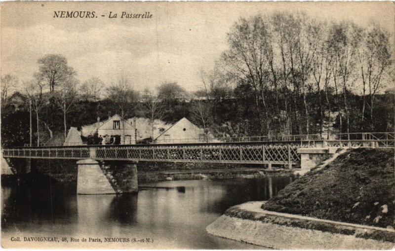 Carte postale ancienne Nemours La Passerelle à Nemours