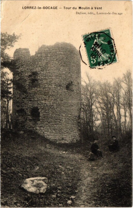 Carte postale ancienne Lorrez le Bocage Tour du Moulin a Vent