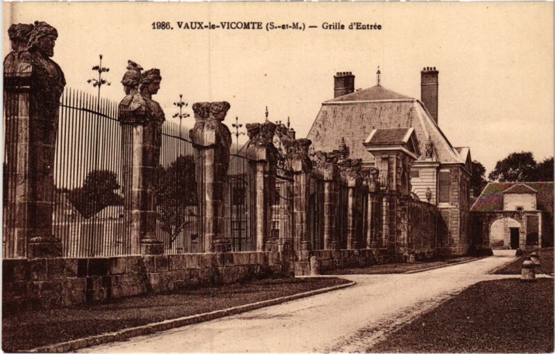 Carte postale ancienne Melun Chateau de Vaux le Vicomte Grille d'entree à Melun