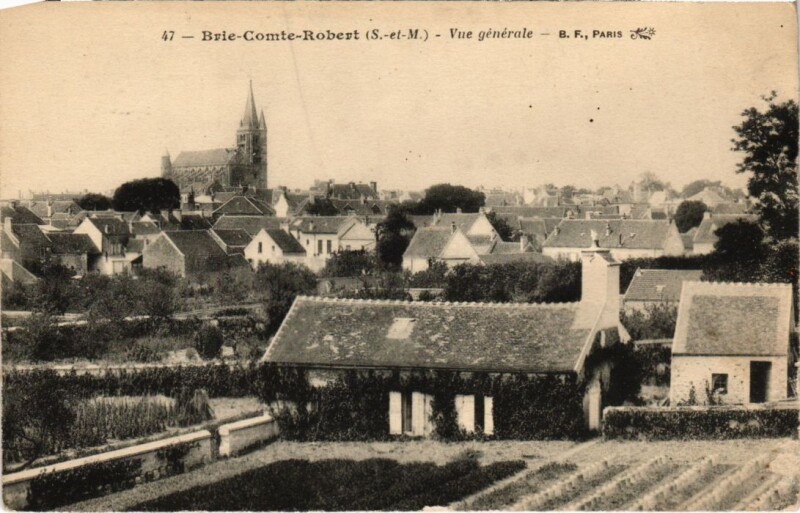 Carte postale ancienne Brie Comte Robert vue generale à Brie-Comte-Robert