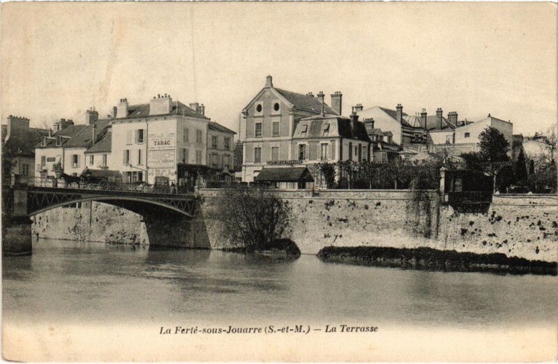 Carte postale ancienne La Ferte sous Jouarre La Terrasse à Jouarre