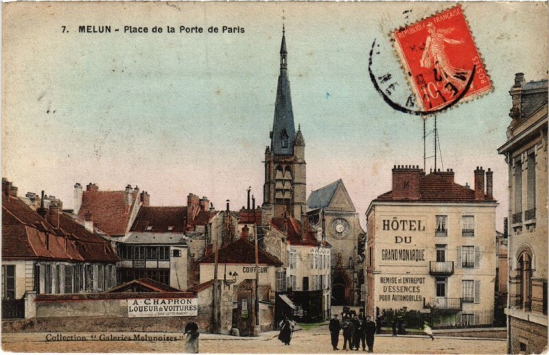 Carte postale ancienne Melun Place de la Porte de Paris à Melun