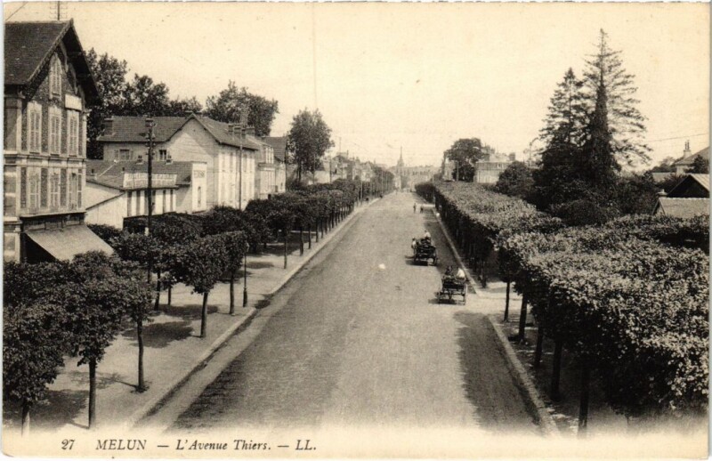 Carte postale ancienne Melun Avenue Thiers à Melun