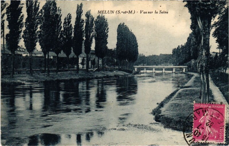 Carte postale ancienne Melun Vue sur la Seine à Melun