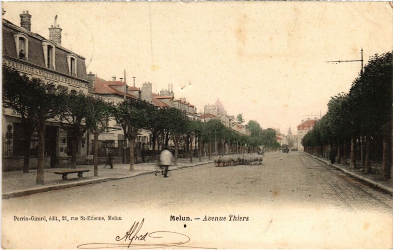Carte postale ancienne Melun Avenue Thiers à Melun