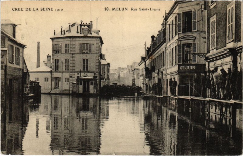 Carte postale ancienne Melun Rue Saint-Liesne à Melun