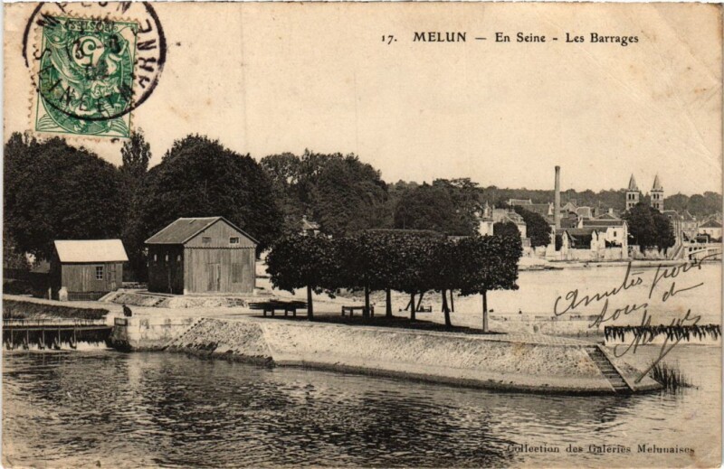 Carte postale ancienne Melun Les Barrages à Melun