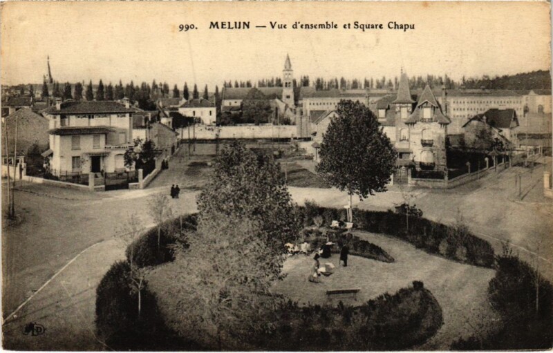 Carte postale ancienne Melun Vue d'ensemble et Square Chapu à Melun