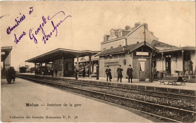 Carte postale ancienne Melun Interieur de la gare à Melun