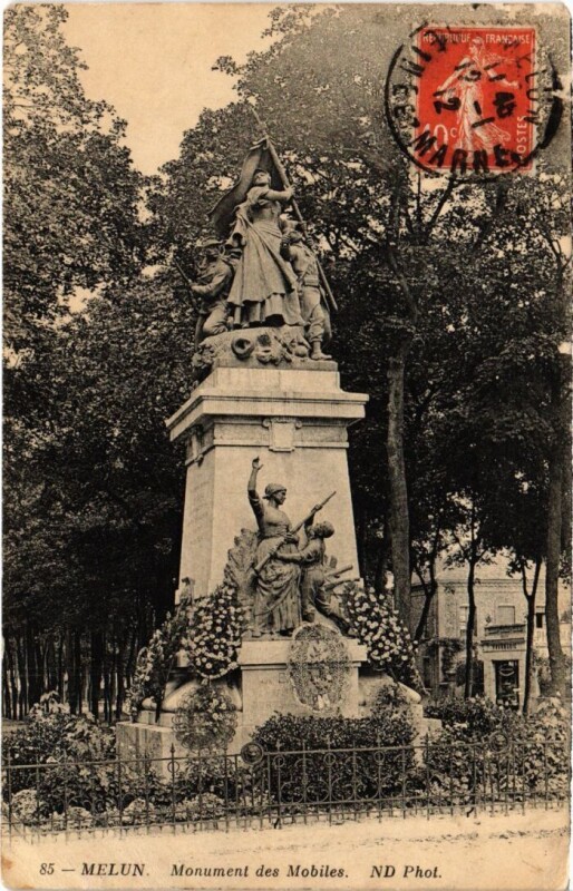 Carte postale ancienne Melun Monument des Mobiles à Melun