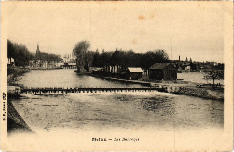 Carte postale ancienne Melun Les Barrages à Melun