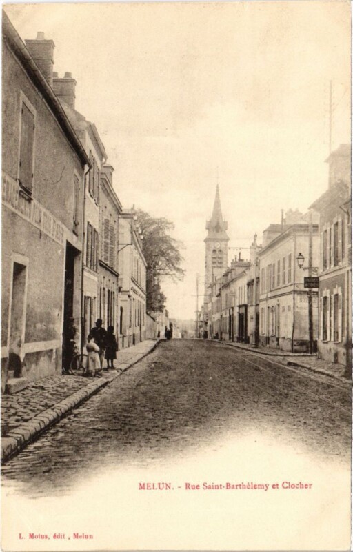 Carte postale ancienne Melun Rue Saint-Barthelemy et Clocher à Melun
