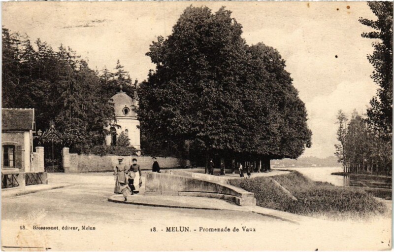 Carte postale ancienne Melun Promenade de Vaux à Melun