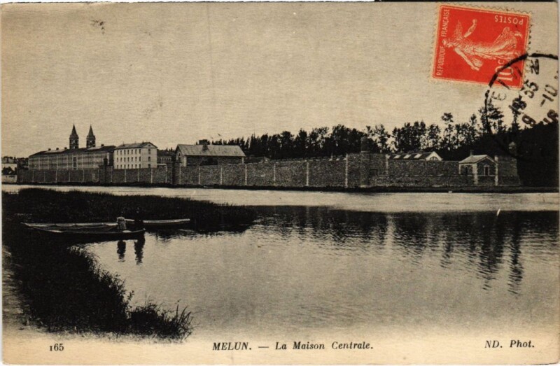 Carte postale ancienne Melun Maison Centrale à Melun