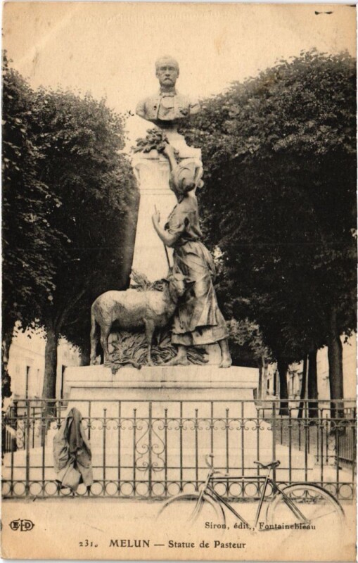 Carte postale ancienne Melun Statue de Pasteur à Melun