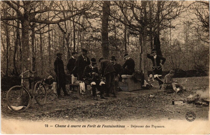 Carte postale ancienne Fontainebleau Dejeuner de Piqueurs à Fontainebleau