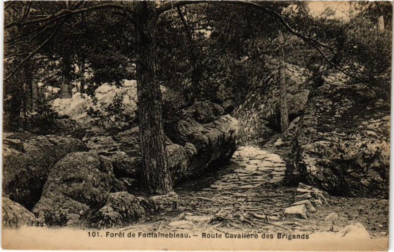 Carte postale ancienne Foret de Fontainebleau Route Cavaliere des Brigands à Fontainebleau