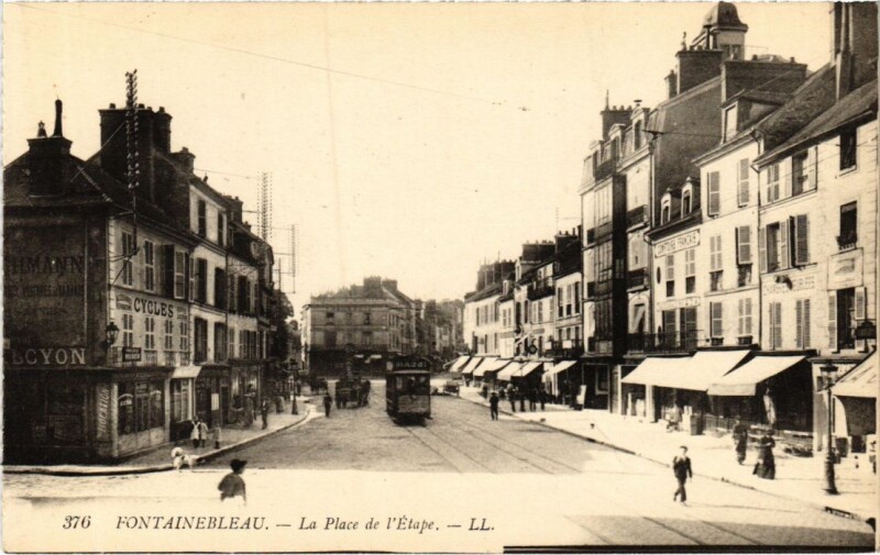 Carte postale ancienne Fontainebleau La Place de l'Etape à Fontainebleau