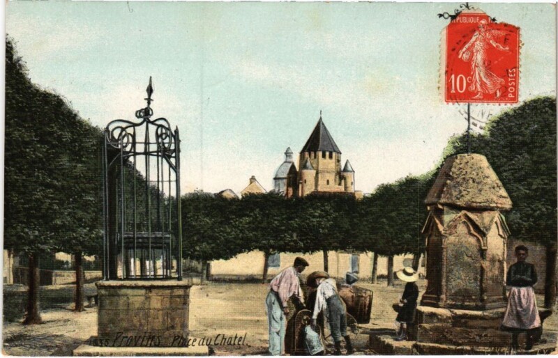 Carte postale ancienne Provins Place du Chatel à Provins