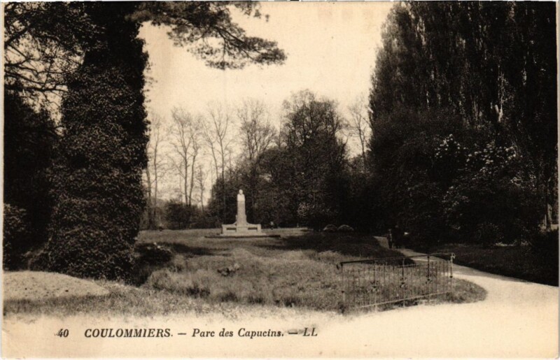 Carte postale ancienne Coulommiers Parc des Capucins à Coulommiers