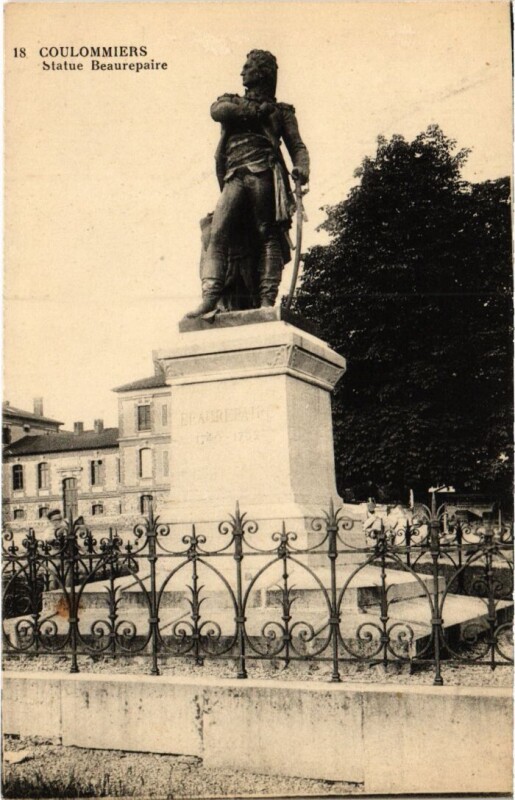 Carte postale ancienne Coulommiers Statue de Beaurepaire à Coulommiers