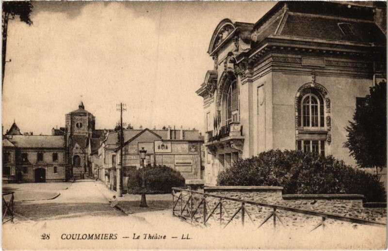Carte postale ancienne Coulommiers Le Theatre à Coulommiers