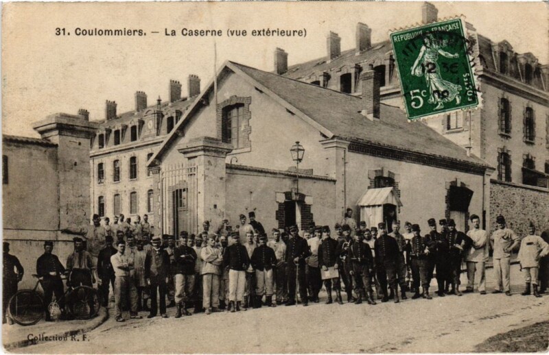 Carte postale ancienne Coulommiers La Caserne à Coulommiers
