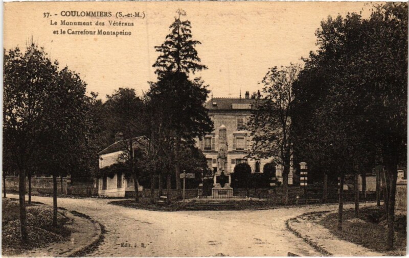 Carte postale ancienne Coulommiers Monument des Veterans à Coulommiers