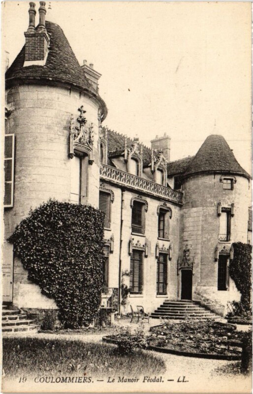 Carte postale ancienne Coulommiers Le Manoir feodal à Coulommiers
